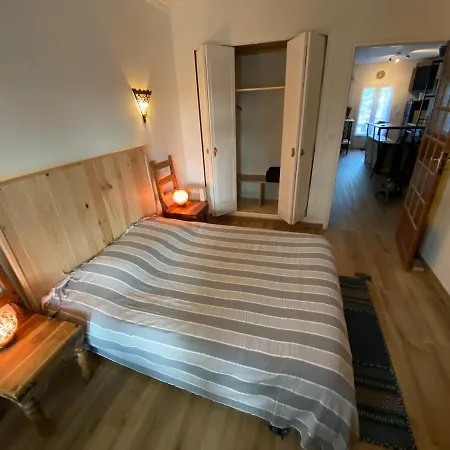Appartement De Village Avec Terrasse アパート Plaissan