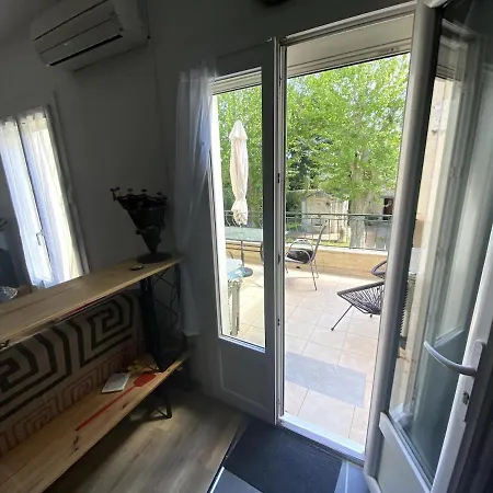 Appartement De Village Avec Terrasse * Plaissan