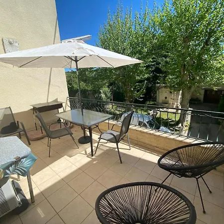 Appartement De Village Avec Terrasse